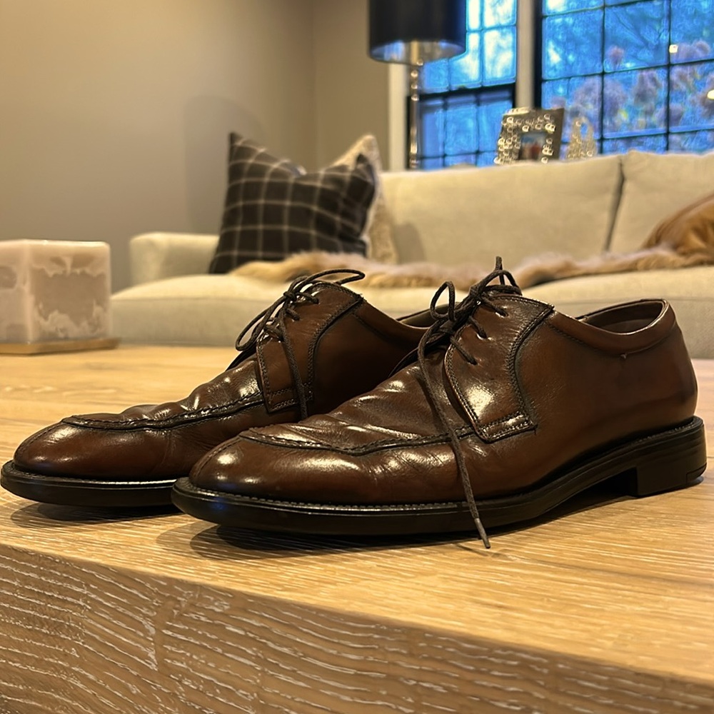Men’s size 8 Ferragamo business shoe, brown with just a very slight hint of red
